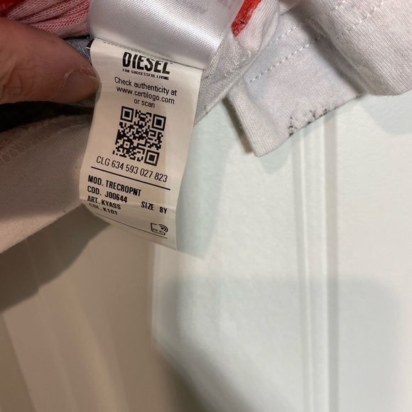 Diesel Kids Diesel Girls logo cropped T-Shirt - Picture 4 of 8